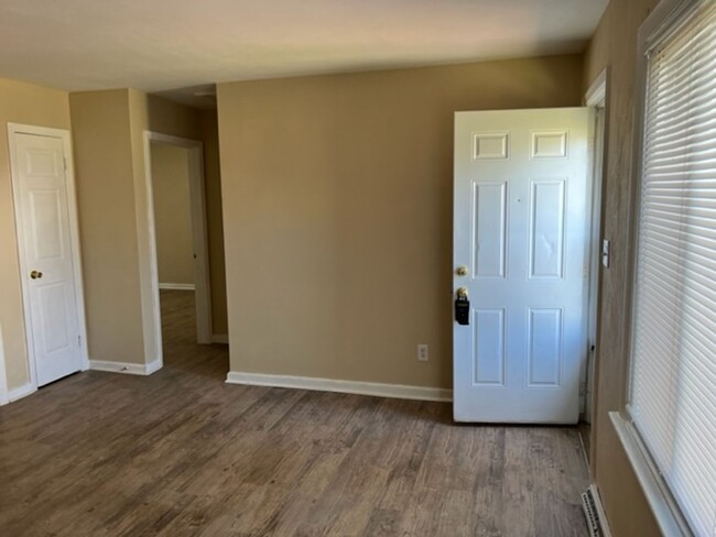 Foto del edificio - Spacious Two  Bedroom Apartment