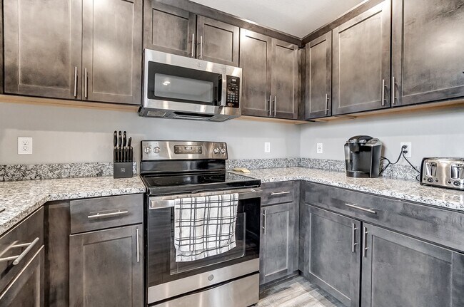 2 pisos, 2 habitaciones - Ledgestone Townhomes