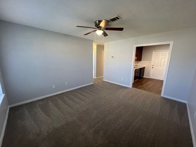 Foto del edificio - Pensacola - 2 Bedroom, 1 Bathroom - lawn care included