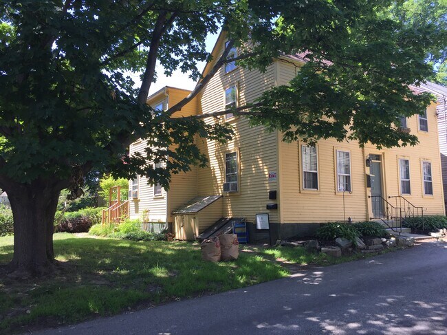 Building Photo - 28 Blossom St