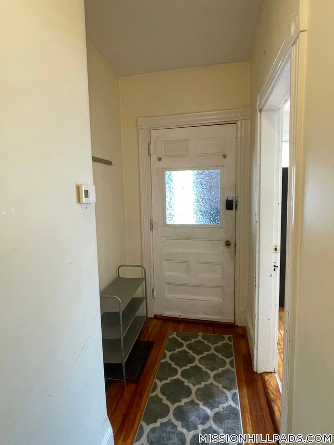 Building Photo - 10 Bucknam St