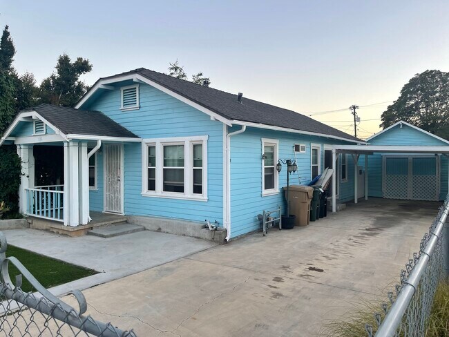 Building Photo - 536 Park St