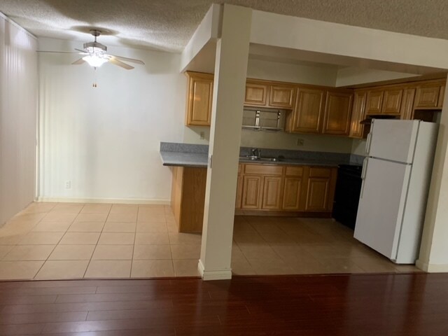 Foto del edificio - 212 Monterey Rd