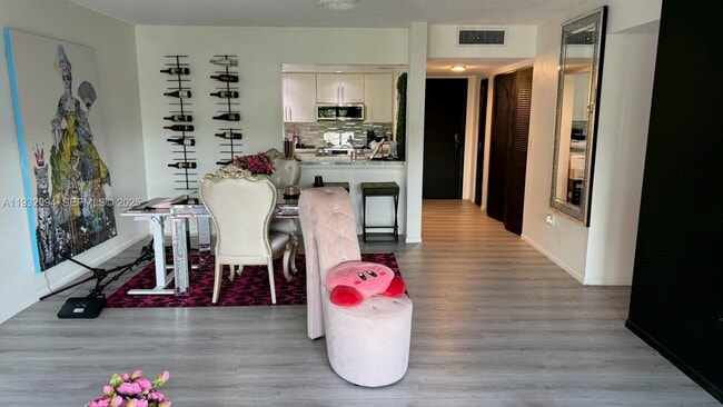 Building Photo - 1101 River Reach Dr