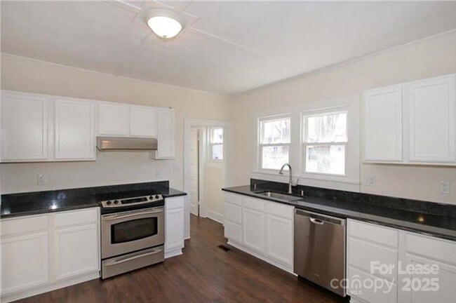 Building Photo - 119 E Pressley Ave