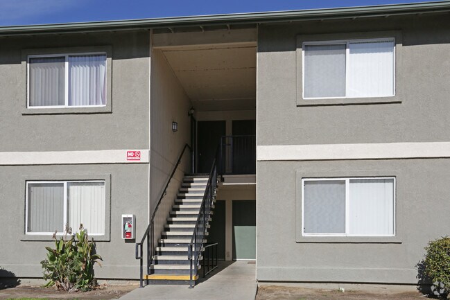 Foto del edificio - Huron Garden Apartments