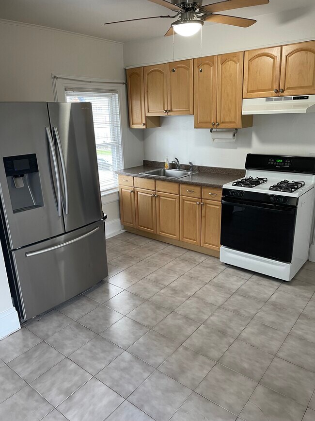 Foto del edificio - 498 Ringwood Ave