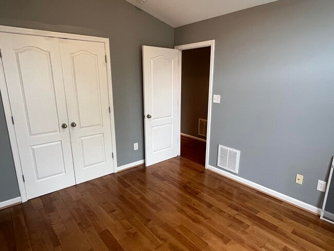 Foto del edificio - 221 Old Woolen Mill Ln