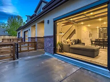 Foto del edificio - 6364 Nelson Ct