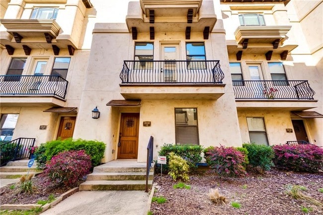 Building Photo - 3110 Ross Ave