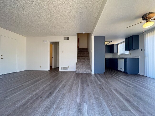 Building Photo - 2 Bed, 1½ Bath, 2 Story Duplex in Galt