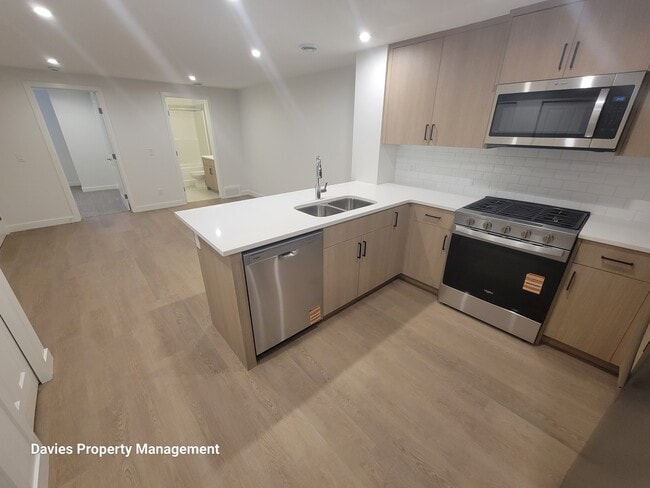 Building Photo - 2222 Muckleplum Cres SW