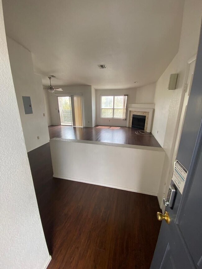 Building Photo - 6250 W Flamingo Rd