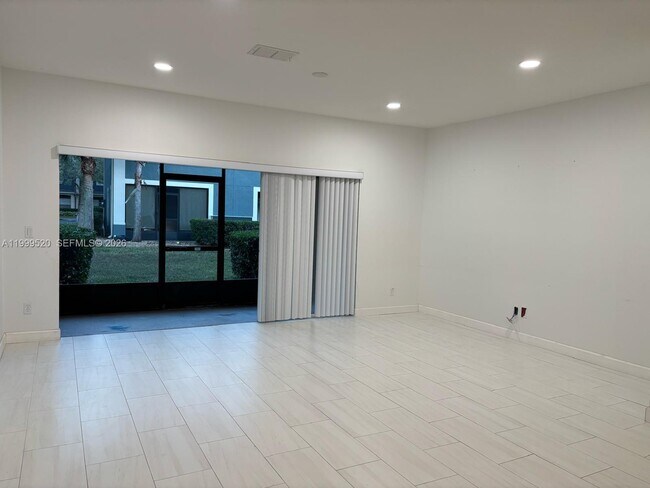 Foto del edificio - 3583 Victoria Pines Dr