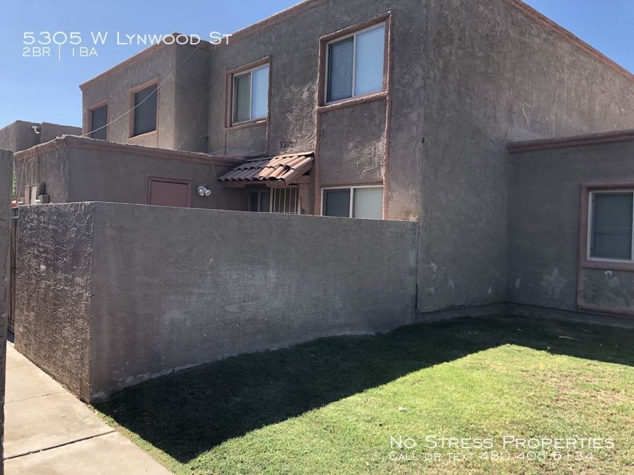 Foto principal - 2 Bedroom Town Home at 53rd Ave and McDowell!