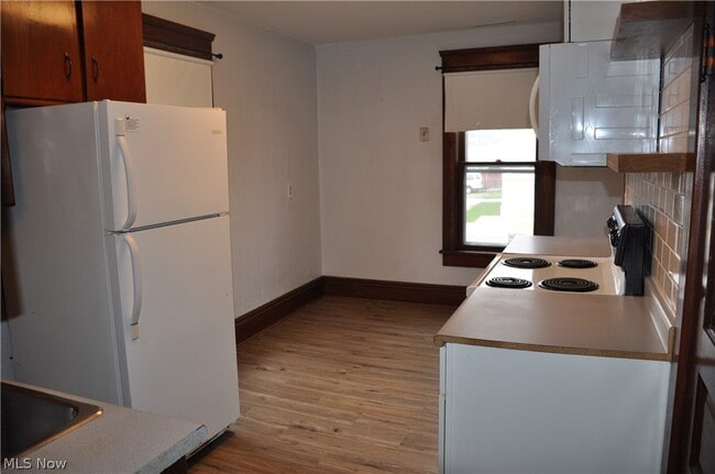 Foto del edificio - 11 E Main St