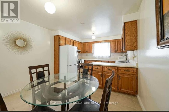 Building Photo - 570 Louis Dr