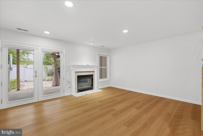 Foto del edificio - 4018 Dogberry Ln