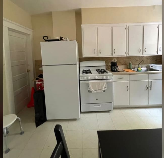 Building Photo - 273 S Main St