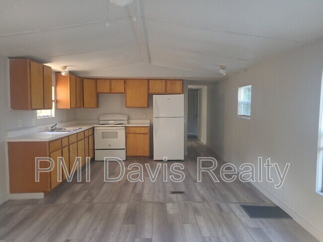 Foto del edificio - 4674 Mayflower St