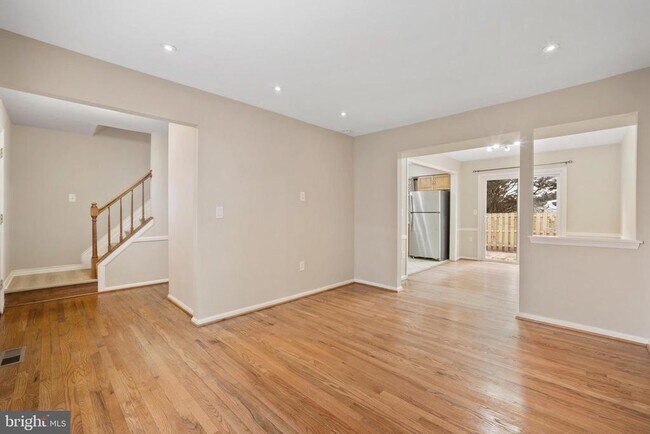 Foto del edificio - 1 Esmond Ct