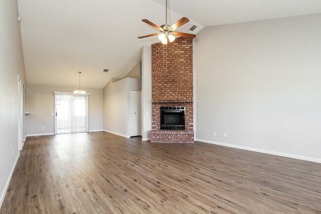 Foto del edificio - 2690 W Saddle Ranch Pl