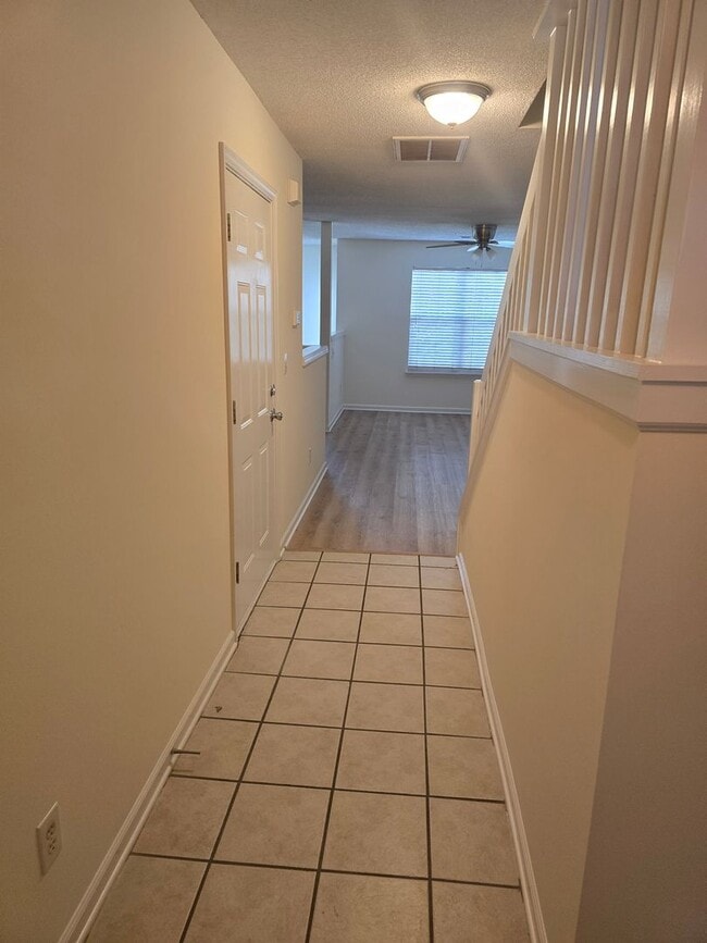 Foto del edificio - Townhome 2BR/2.5BA Located minutes from UNCC Campus!