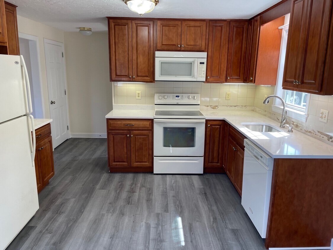 124 Hill St, Norwood, MA 02062 Townhome Rentals in Norwood MA