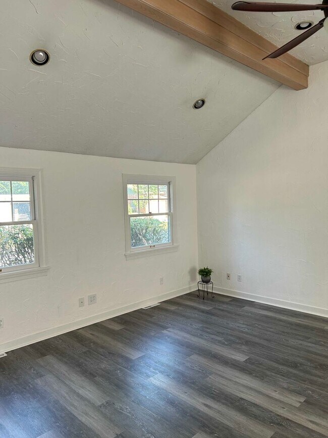 Building Photo - Spacious Colonial For Rent in Lyndhurst