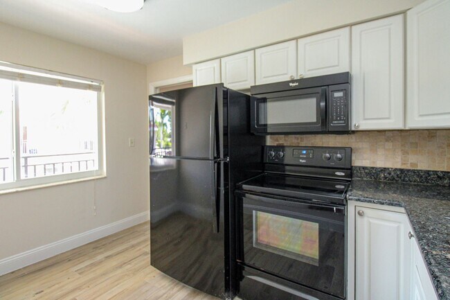 Foto del edificio - ONE MONTH FREE RENT***UNDER RENOVATION***N...