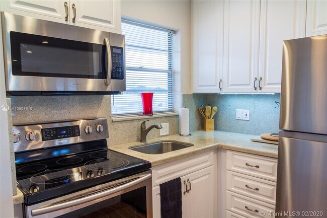 Building Photo - 2750 W Golf Blvd