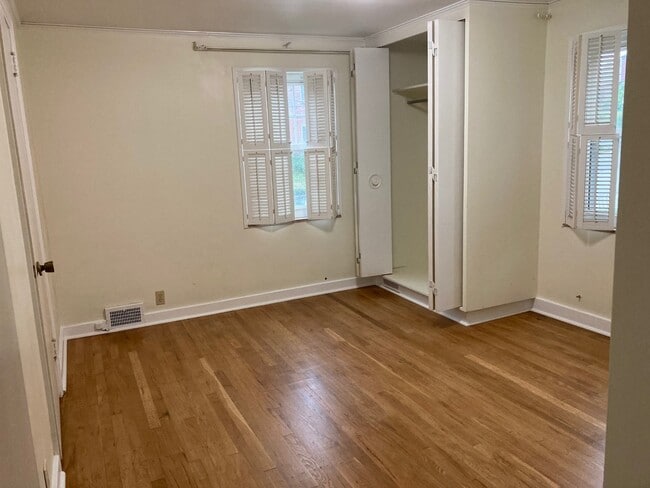 bedroom - 1334 Woodbine St