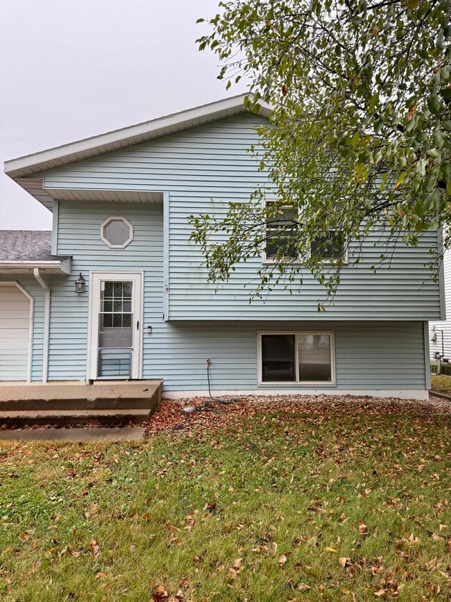 Photo - 1014 Castlewood Dr House