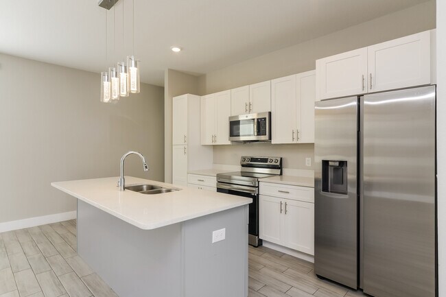 Foto del edificio - 398 Camellia Ct