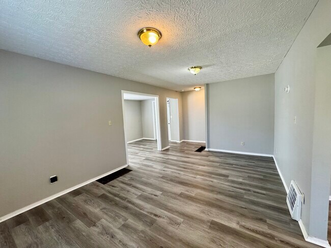 Foto del edificio - 1591 Bauer Blvd