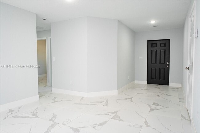 Building Photo - 2522 NW 9th Pl