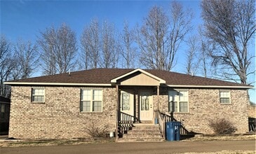 Building Photo - 174 Courtright Rd