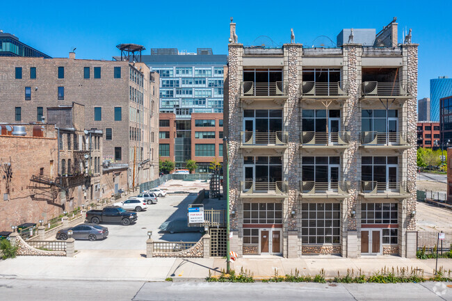 Building Photo - 165 N May St