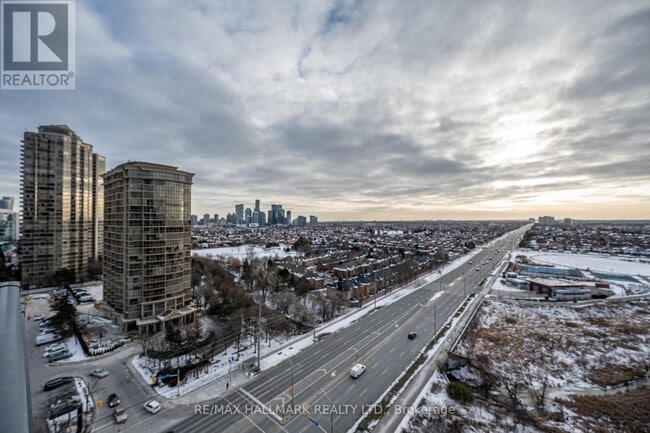 Photo du bâtiment - 75 Eglinton Ave W