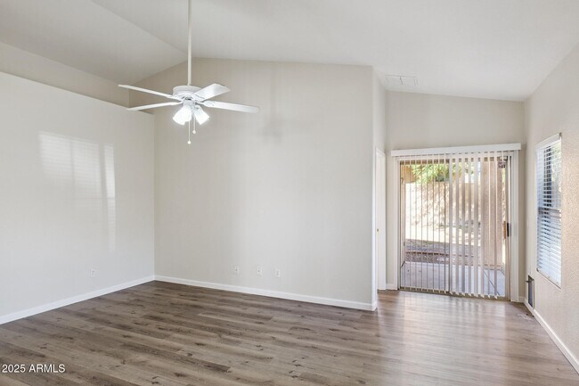 Foto del edificio - 6346 W Hess St