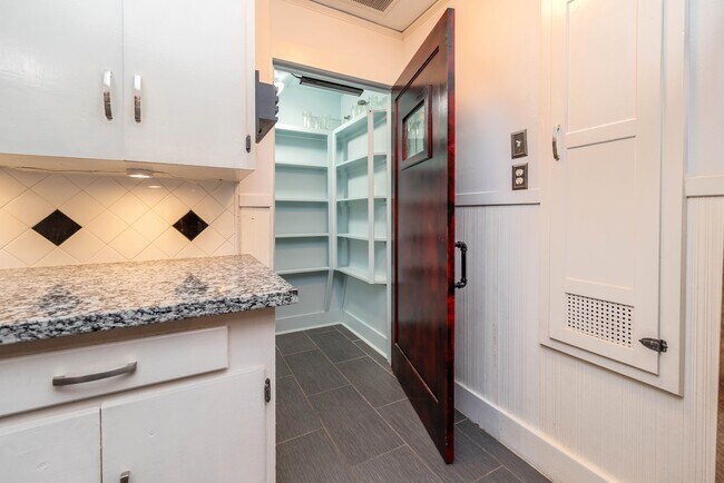 Building Photo - 4301 Avenue O