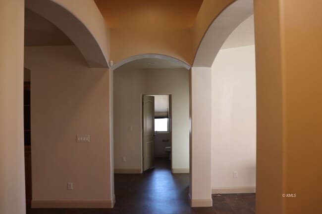 Building Photo - 764 Country Club Dr