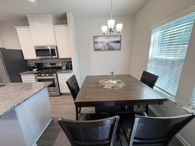 Building Photo - 3614 Vista Pointe Dr