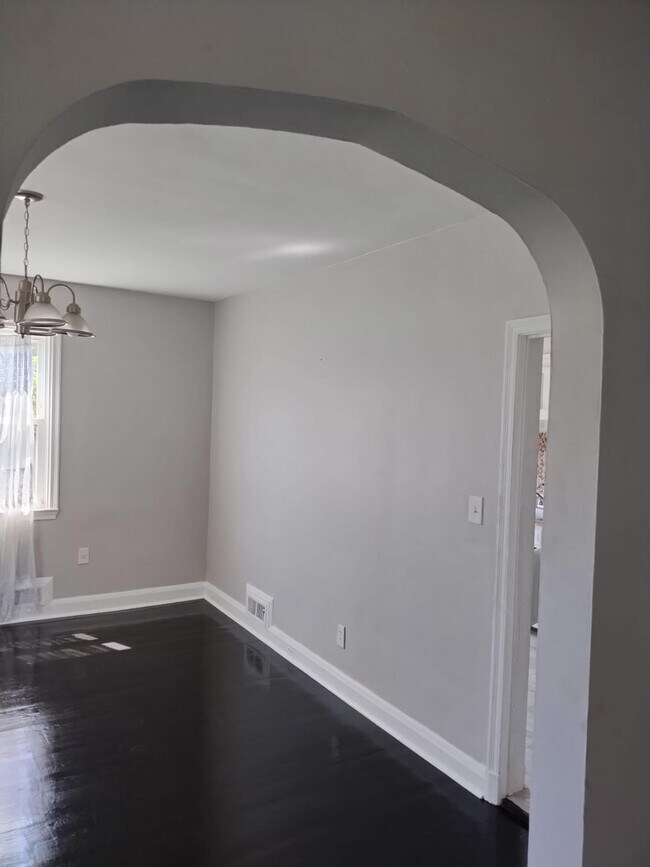Foto del edificio - 5207 Hillburn Ave