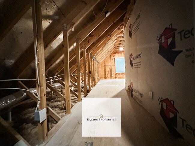 Foto del edificio - Property Available in the Very Popular -- ...