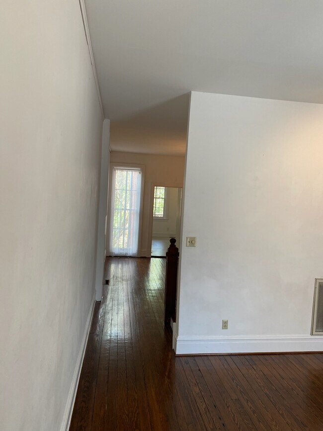 Foto del edificio - 309 S Laurel St