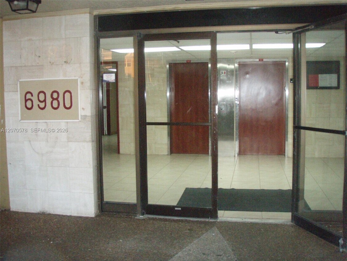 Foto del edificio - 6980 NW 186th St