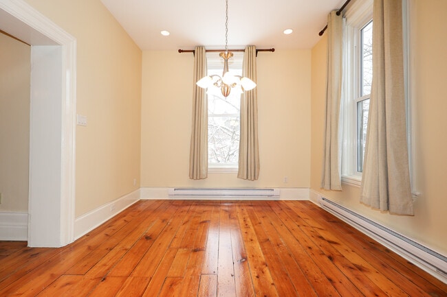 Photo du bâtiment - 170 John St N