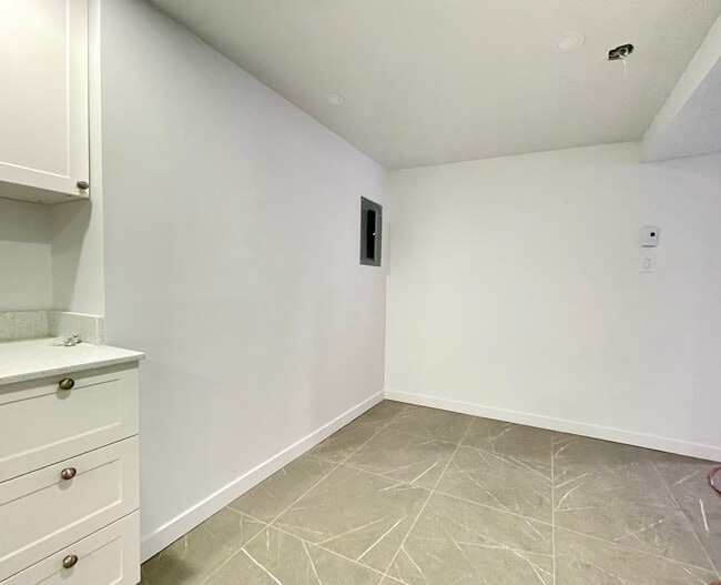 Building Photo - 136 Rue Bérard