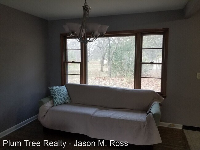 Building Photo - 3 br, 1 bath House - 1810 Dix Road